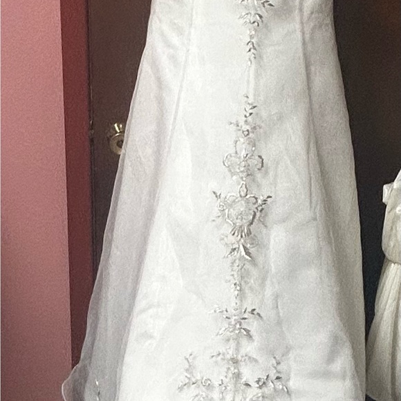 Wedding dress - Picture 3 of 3